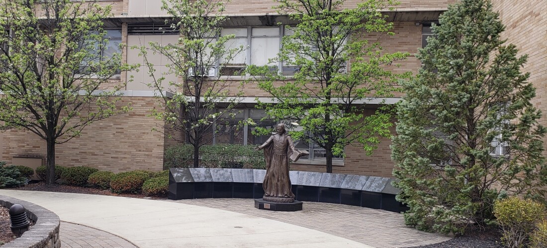 La Salle Courtyard Spring 2023